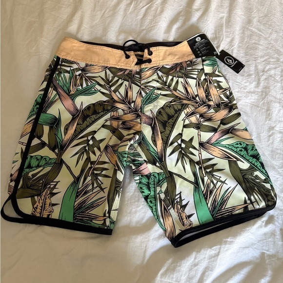 Volcom Other - VOLCOM Tropical Print Men's Swim Shorts